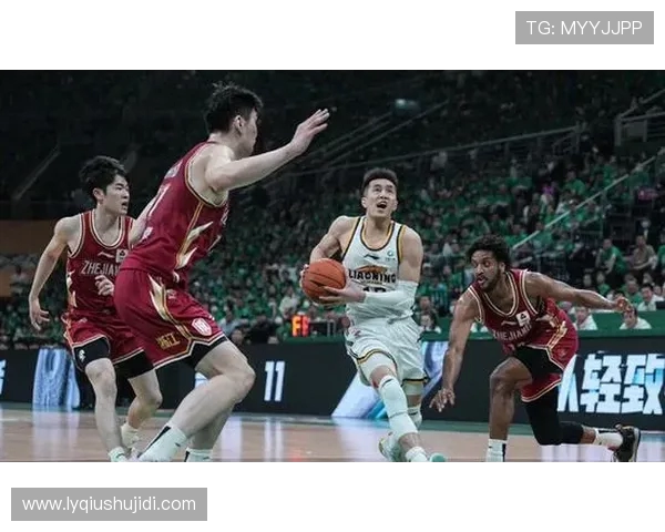 重庆篮球队个人能力之争引发热议球迷观点各异